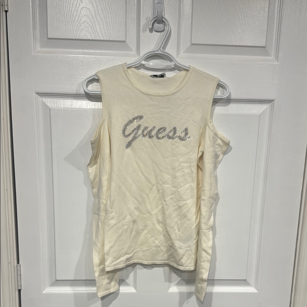 Guess Cold Shoulder Long Sleeve Top
NWT
Dove White 
Size Medium